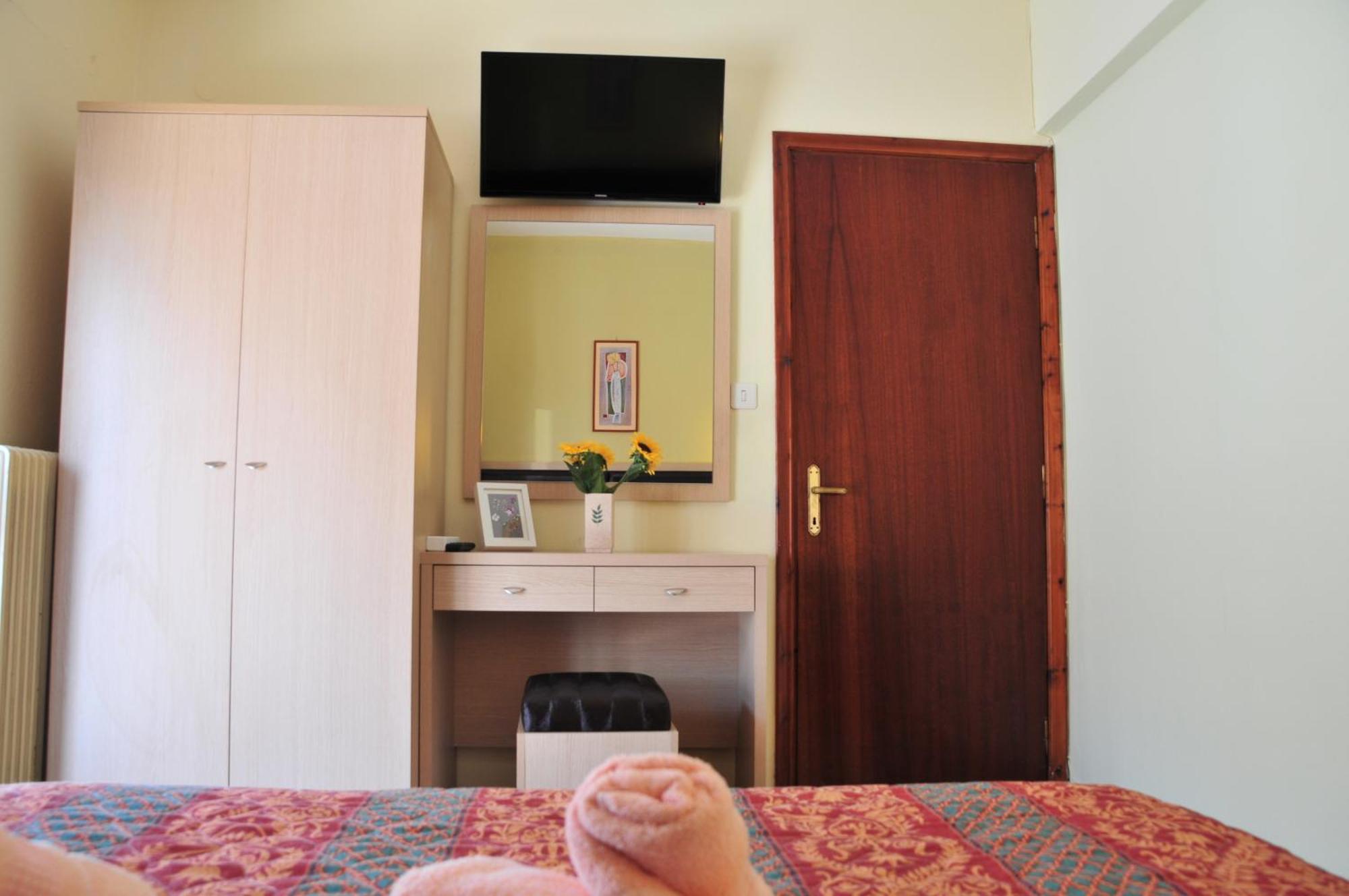 Dionisos Palms Apartments Paralia Dionysiou Exterior photo