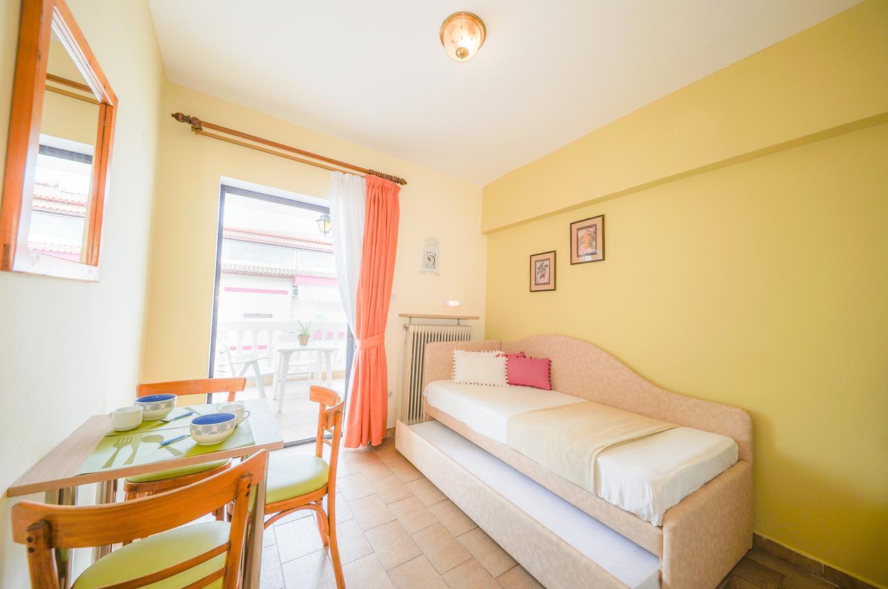 Dionisos Palms Apartments Paralia Dionysiou Exterior photo